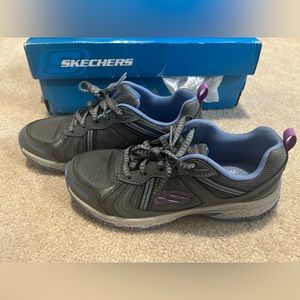 Skechers Women's Hillerest Trail Athletic Shoes sz 6.5 Grey/Multi